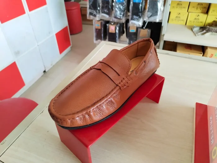 Shuttle Loafer mustard