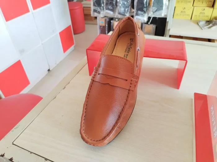 Shuttle Loafer mustard